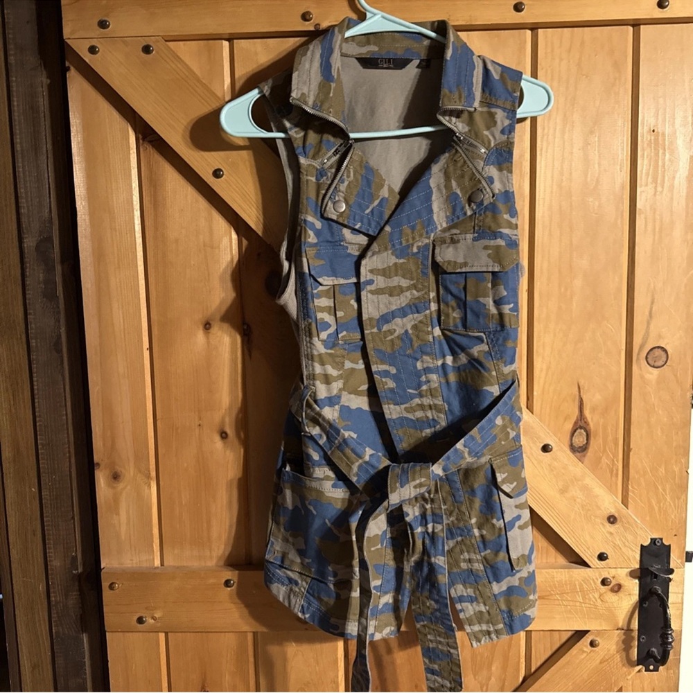 G.I.L.I. Got It Love It Teal Olive Tan Camouflage Split Collar Vest Sz 14